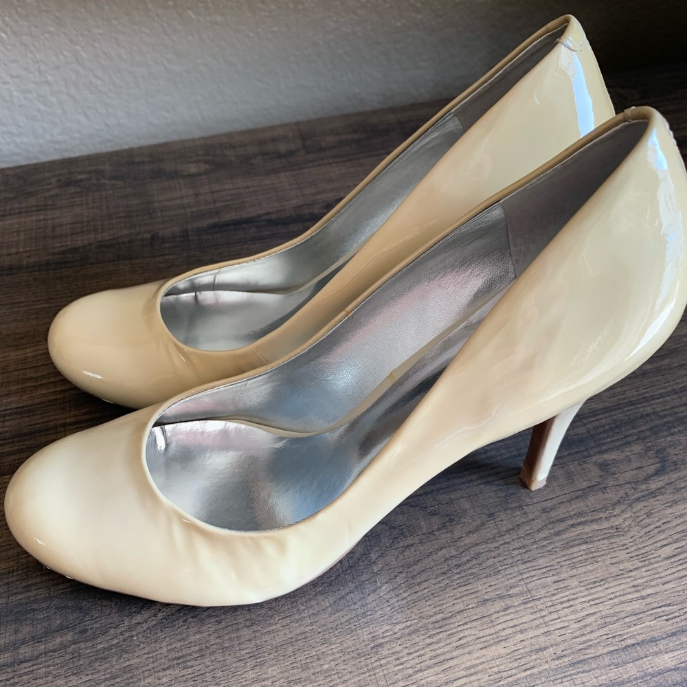 Beige Jessica Simpson pumps